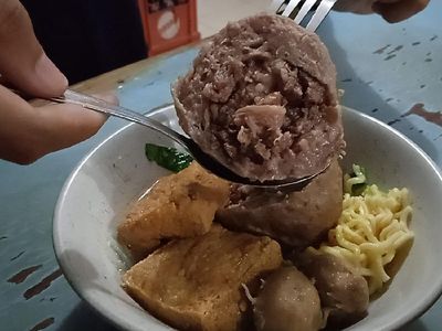 Maknyus! Lezatnya Bakso Reog yang Habiskan 1 Kuintal Daging per Hari