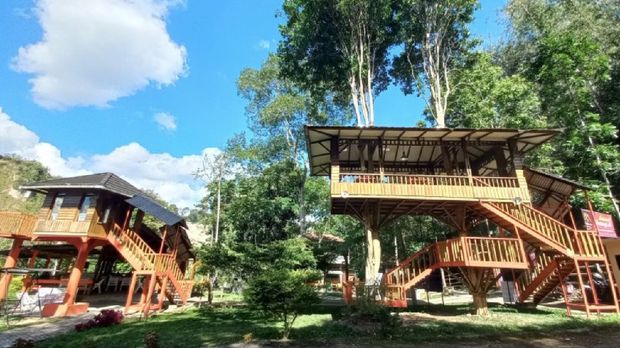 Rumah Pohon Sianok di Agam. (Antarasumbar/Al Fatah)