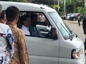 Momen Jokowi Jajal Mobil Listrik Mitsubishi di GIIAS 2021