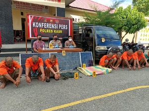 4 Siswi SMP Bengkulu Dicekoki Miras Sebelum Diperkosa Bergantian 7 Pria 4 Siswi SMP Bengkulu Dicekoki Miras Sebelum Diperkosa Bergantian 7 Pria