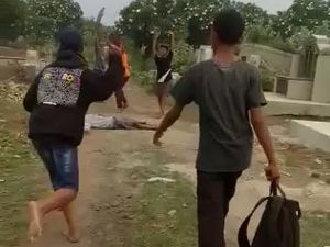 Polisi Amankan 7 Remaja Pemeran Video Tawuran Bawa Celurit Demi Konten