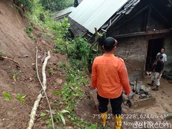 Banjir, Longsor, dan Rumah Roboh Terjadi di Blitar Sepekan Terakhir