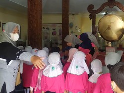 Puluhan Anak Dikenalkan Budaya dan Sejarah untuk Tumbuhkan Nasionalisme