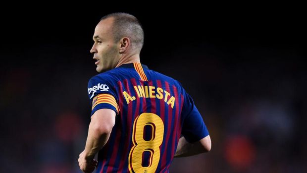 BARCELONA, SPAIN - MAY 20: Andres Iniesta of FC Barcelona looks on during the La Liga match between Barcelona and Real Sociedad at Camp Nou on May 20, 2018 in Barcelona, Spain. (Photo by David Ramos/Getty Images)