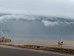 Fenomena Awan Mirip Gelombang Tsunami di Langit Pamekasan, Ini Penjelasan BMKG