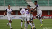 Ezechiel NDouassel diandalkan oleh Bhayangkara untuk jadi juru gedor. Tapi, Persita malah unggul duluan di menit ke-24 saat Irsyad Maulana mencatatkan namanya di papan skor.