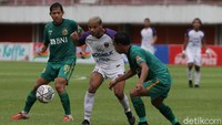 Diawali sontekan Harrison Cardoso yang membentur tiang, bola jatuh di kaki Irsyad dan dengan jitu, diarahkan ke sudut gawang Awan Setho Raharjo.
