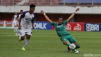 Skor 2-1 akhirnya menutup duel Persita vs Bhayangkara di awal seri ketiga BRI Liga 1 2021. Bhayangkara yang menelan kekalahan keduanya musim ini memang masih di puncak klasemen Liga 1 dengan 28 poin dari 12.