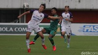 Tapi, selisih tiga poin bisa dikejar Persib Bandung di posisi kedua andaikan mampu mengalahkan Persija Jakarta akhir pekan ini. Persita di posisi keenam dengan 19 poin.