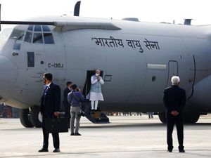 Cara India Pamer Tol: Dijajal Pesawat Hercules-Jet Tempur Cara India Pamer Tol: Dijajal Pesawat Hercules-Jet Tempur