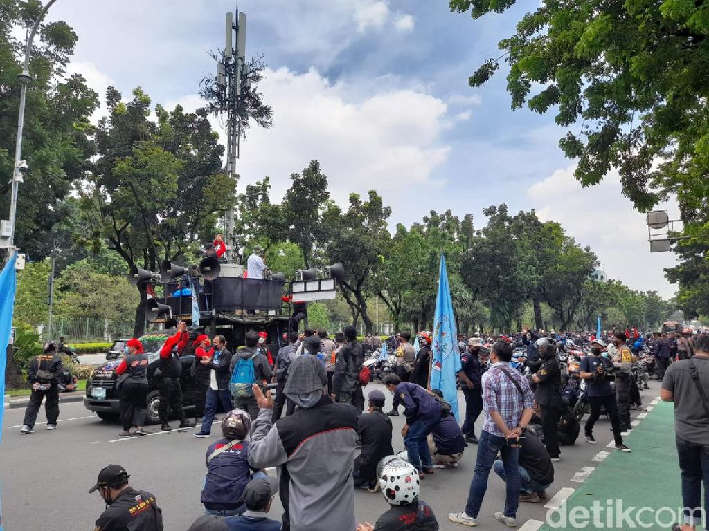 UMP DKI 2022 Naik Rp 37 Ribu, Pemprov Diminta Antisipasi Mogok Massal Buruh UMP DKI 2022 Naik Rp 37 Ribu, Pemprov Diminta Antisipasi Mogok Massal Buruh
