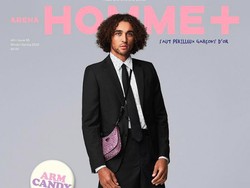 Jadi Sensasi, Pesepak Bola Inggris Ini Tampil Feminin Pakai Rok