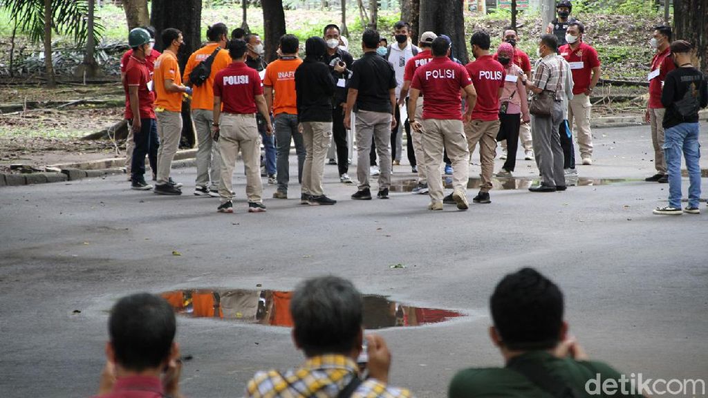 Foto-foto Reka Ulang Diksar Maut Menwa UNS di Solo Foto-foto Reka Ulang Diksar Maut Menwa UNS di Solo