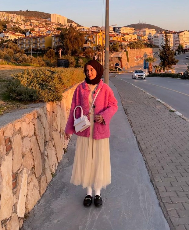 Fur Jacket dan Rok Tutu/Foto: Instagram.com/@yurezalina