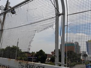 detikcom Do Your Magic: Perlu Beberapa Perbaikan di JPO Jalan MT Haryono