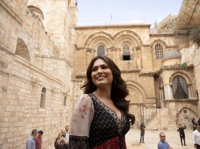 7 Gaya Miss Universe 2020 Andrea Meza Kunjungi Israel di Tengah Aksi Boikot