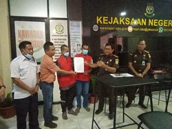 Kejari Tebo Setop Tuntutan 2 Penadah Sawit yang Dapat Rp 20 Ribu Sehari