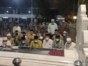 Ziarah di Makam Sunan Ampel, Said Aqil Siradj Bicara soal Roh