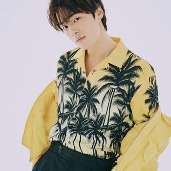 Nama Kim Jung Hyun sempat trending diberbagai sosial media. Bermula dari rumor yang menyatakan bahwa pemain Crash Landing On You ini berkencan dengan Seo Ye Ji.Nama Kim Jung Hyun sempat trending diberbagai sosial media. Bermula dari rumor yang menyatakan bahwa pemain Crash Landing On You ini berkencan dengan Seo Ye Ji.