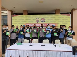 Jual 9 Kg Sabu Terdampar di Pantai Aceh, 4 Pria Ditangkap Polisi