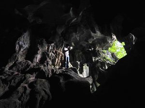 Jelajah Gua di Lanskap Bukit Bulan Jambi