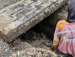 Limbah Lemak Sisa Makanan Jadi Penyebab Genangan-Banjir di Surabaya