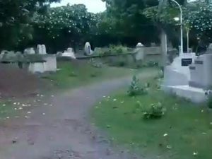 Tawuran Remaja Demi Konten Pasuruan Direkam di Kuburan China