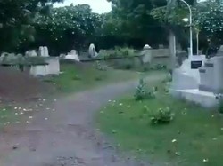 Tawuran Remaja Demi Konten Pasuruan Direkam di Kuburan China