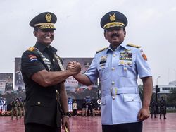 Marsekal Hadi Serahkan Jabatan Panglima TNI ke Jenderal Andika