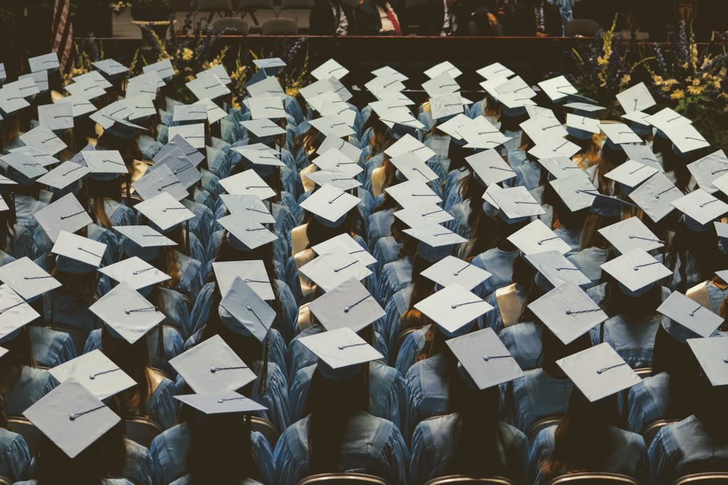 Meskipun sulit untuk masuk kampus terbaik di dunia, tapi ketiga zodiak ini punya peluang yang bagus untuk masuk Ivy League (Ivy League/Foto: unsplash.com/Joshua Hoehne)