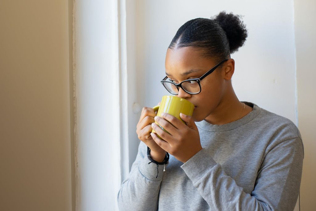 Minuman hangat bisa menjaga stamina tubuh saat musim hujan/Foto: Pexels.com/Kampus Production