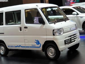 Mitsubishi Jadi Pabrikan Jepang Pertama Produksi Mobil Listrik Made in Indonesia Mitsubishi Jadi Pabrikan Jepang Pertama Produksi Mobil Listrik Made in Indonesia