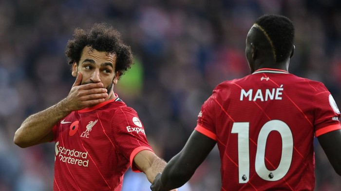 LIVERPOOL, ENGLAND - OCTOBER 30:  Mohamed Salah of Liverpool talks with team mate Sadio Mane during the Premier League match between Liverpool and Brighton & Hove Albion at Anfield on October 30, 2021 in Liverpool, England. (Photo by Shaun Botterill/Getty Images)