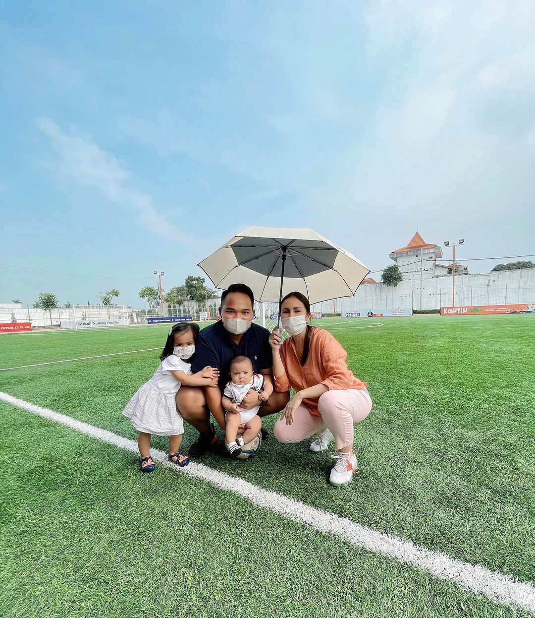 Momo Geisha dan Keluarga
