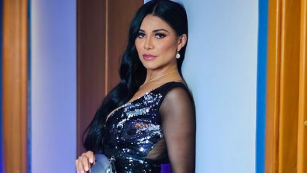 10 Foto Model Jadi Sensasi Setelah Asuransikan Bokongnya Senilai Rp 25 Miliar