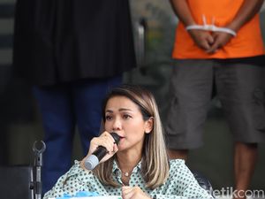 Terungkap! ART Agunkan Sertifikat Nirina Zubir ke Bank Rp 7,4 M Terungkap! ART Agunkan Sertifikat Nirina Zubir ke Bank Rp 7,4 M