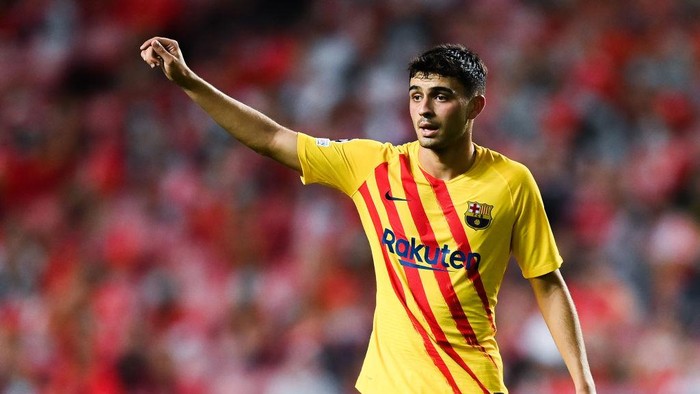 LISBON, PORTUGAL - SEPTEMBER 29: Pedri of FC Barcelona looks on during the UEFA Champions League group E match between SL Benfica and FC Barcelona at Estadio da Luz on September 29, 2021 in Lisbon, Portugal. (Photo by David Ramos/Getty Images)