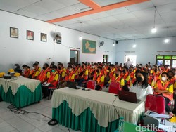 Anggota DPR RI Berikan Pembekalan pada Tenaga Kerja Konstruksi di Magetan