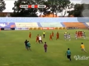 Ricuh Usai Laga, Persekap dan AFA Syailendra Didenda Rp 10 Juta Ricuh Usai Laga, Persekap dan AFA Syailendra Didenda Rp 10 Juta
