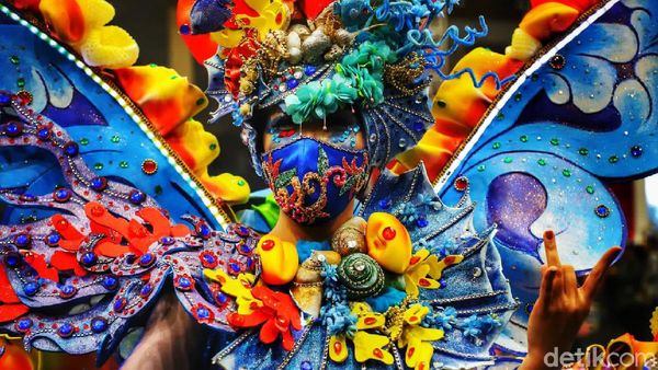 Kemilau Nusantara Meriahkan Semarang Night Carnival