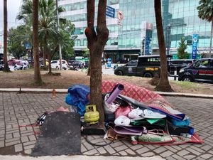 Satpol PP Medan Bongkar Tenda Pengungsi Afganistan Usai 17 Hari Aksi Nginap Satpol PP Medan Bongkar Tenda Pengungsi Afganistan Usai 17 Hari Aksi Nginap