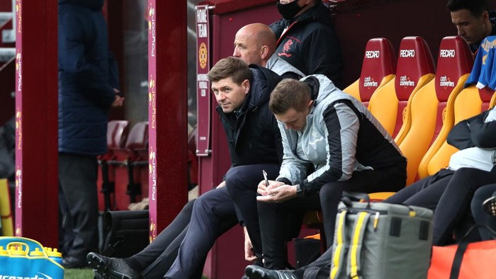 MOTHERWELL, SCOTLAND - OCTOBER 31: Steven Gerrard, Manager of Rangers looks on during the Cinch Scottish Premiership match between Motherwell FC and Rangers FC at Fir Park on October 31, 2021 in Motherwell, Scotland. (Photo by Ian MacNicol/Getty Images)
