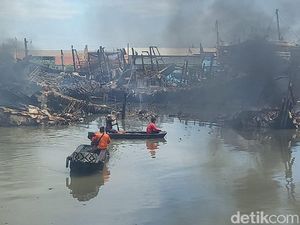 Tim Labfor Polda Jateng Usut Kebakaran Belasan Kapal Pelabuhan Kota Tegal Tim Labfor Polda Jateng Usut Kebakaran Belasan Kapal Pelabuhan Kota Tegal