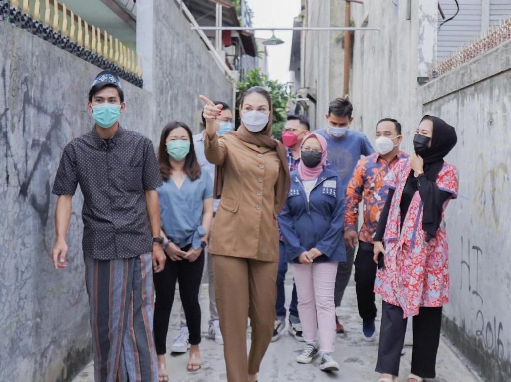 Ketua RW Ungkap Isu Luna Maya Jadi Ketua RT di Kemang Bikin Heboh, Ini Faktanya Ketua RW Ungkap Isu Luna Maya Jadi Ketua RT di Kemang Bikin Heboh, Ini Faktanya