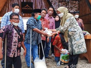 AKRAB Banyuwangi Berikan Bantuan Sosial Kepada UMKM Terdampak Pandemi