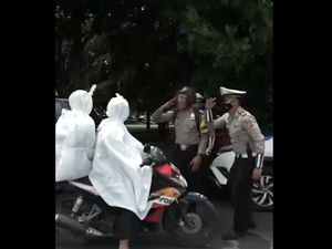 Aksi Kocak Polres Tasik Demi Warga Tertib Lalu Lintas-Prokes Aksi Kocak Polres Tasik Demi Warga Tertib Lalu Lintas-Prokes