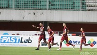 Hingga menit ke-71 gol yang dinantikan tercipta lewat assist dari Boaz Salossa yang langsung disambar Torres.