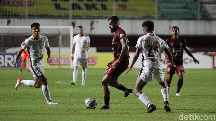 Borneo FC berhasil mengalahkan Persipura Jayapura dengan skor tipis 1-0. Gol tunggal Borneo FC dicetak oleh F. Torres pada menit ke-71.