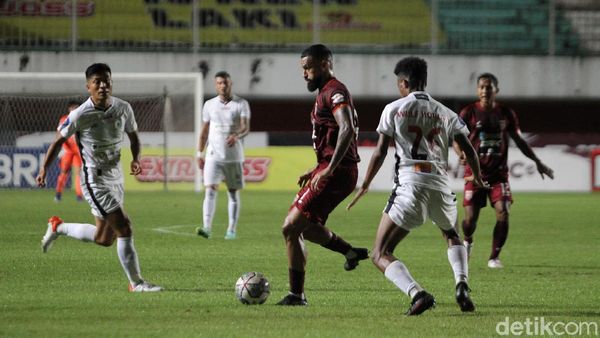 Assist Boaz Salossa Bikin Persipura Keok 0-1