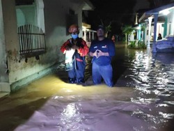 Banjir Jebol Tembok Ponpes di Jember, Kamar Santri Tergenang